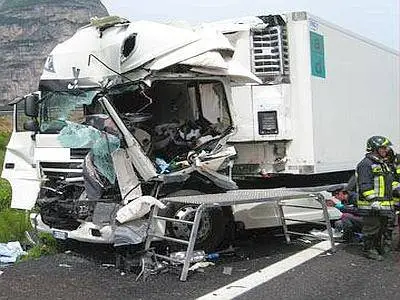 incidente mortale frontale
